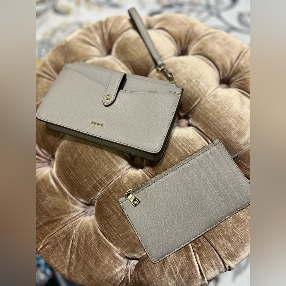 Tan 2 pcs wristlet set